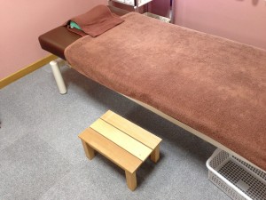多摩区　治療院　鍼灸　ベッド